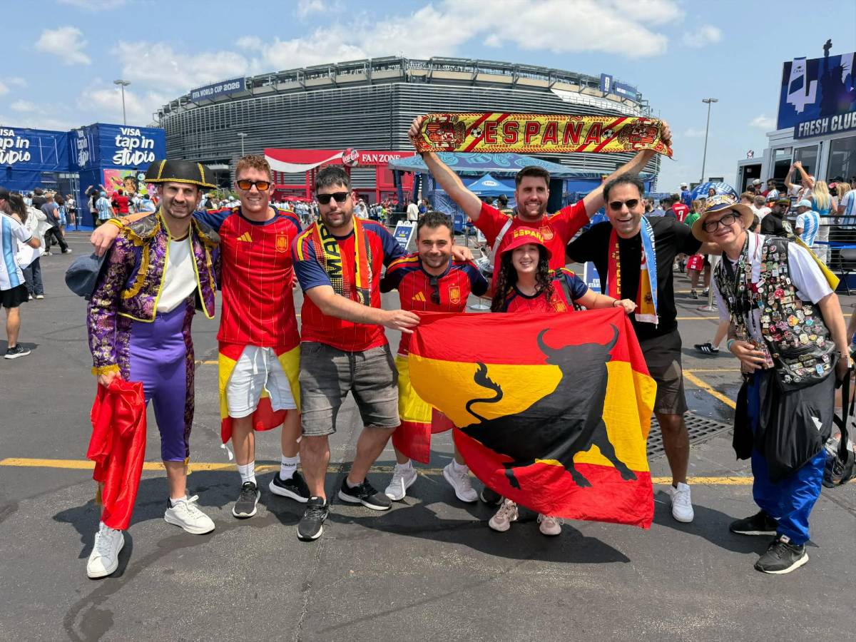 Camerinos al descubierto antes de la final, marea roja de España y Honduras sorprende