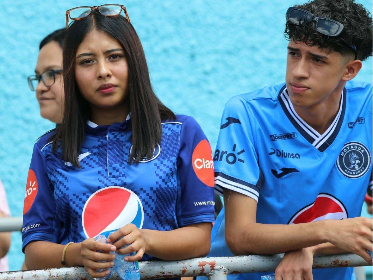 Barbie Policía robó suspiros: Las chicas del Motagua causan furor en la gran final