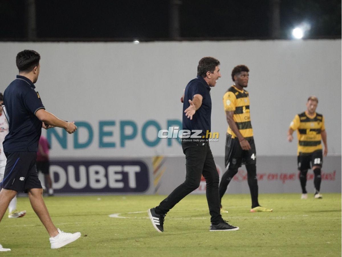 Barra de Real España sacó espectacular manta, chica bella robó suspiros y agarrón de Héctor Vargas con “La Máquina”