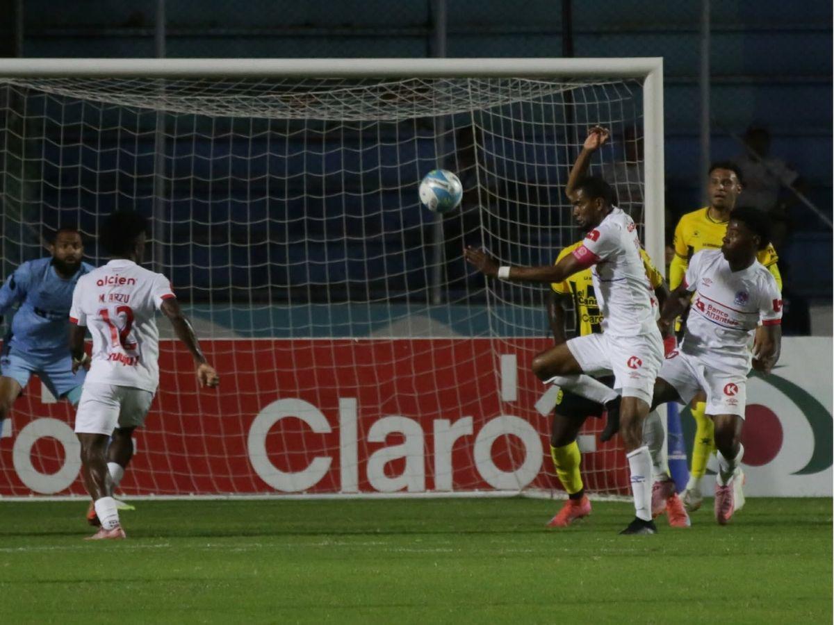 Amargura en Real España tras perder ante Olimpia, los dos lesionados que preocupan en la Máquina y el motivo de las vigas en sol centro