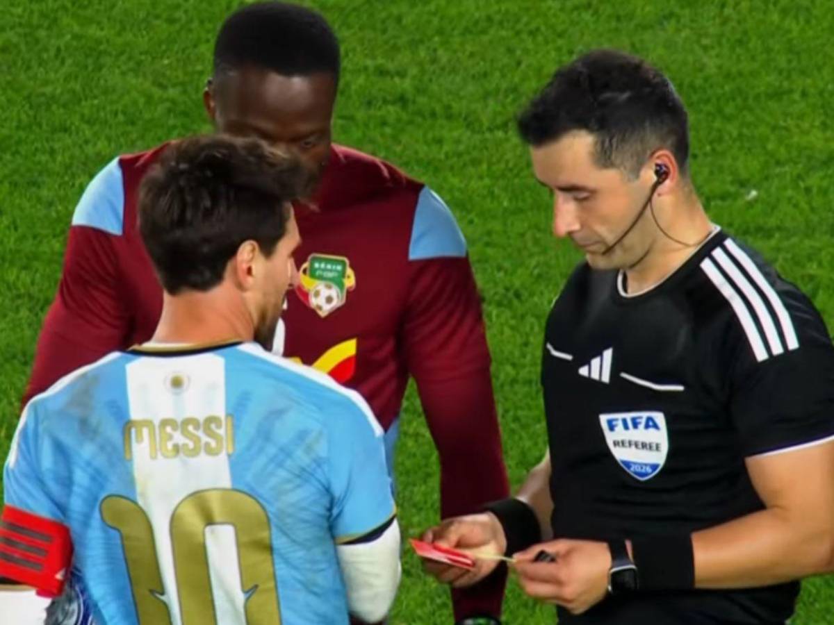 Adiós Messi: Scaloni se quiebra, las lágrimas de Leo y el regalo que le dio el árbitro