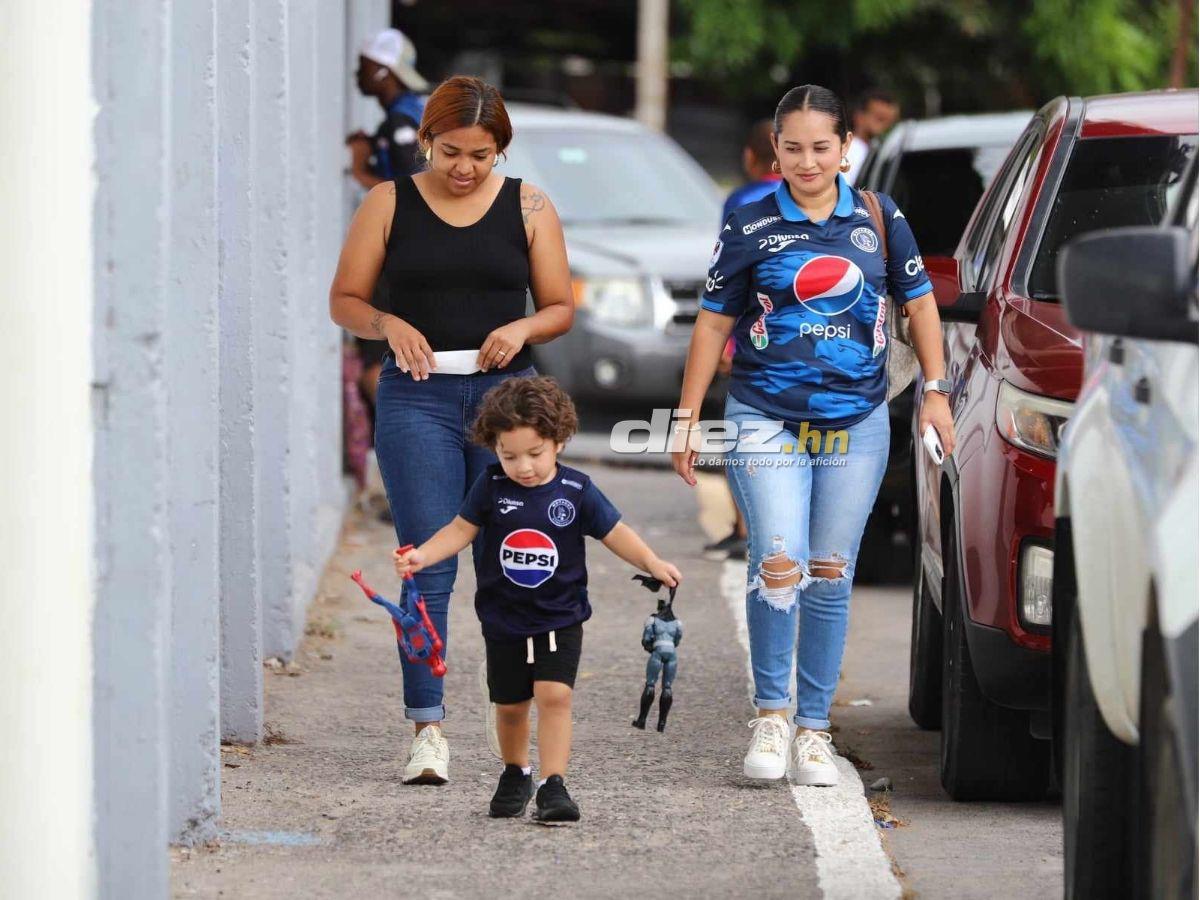 No se vio en TV: Motagua estrenó piel, barra del ciclón desató infierno azul, bronca del Victoria y el gesto Serrano