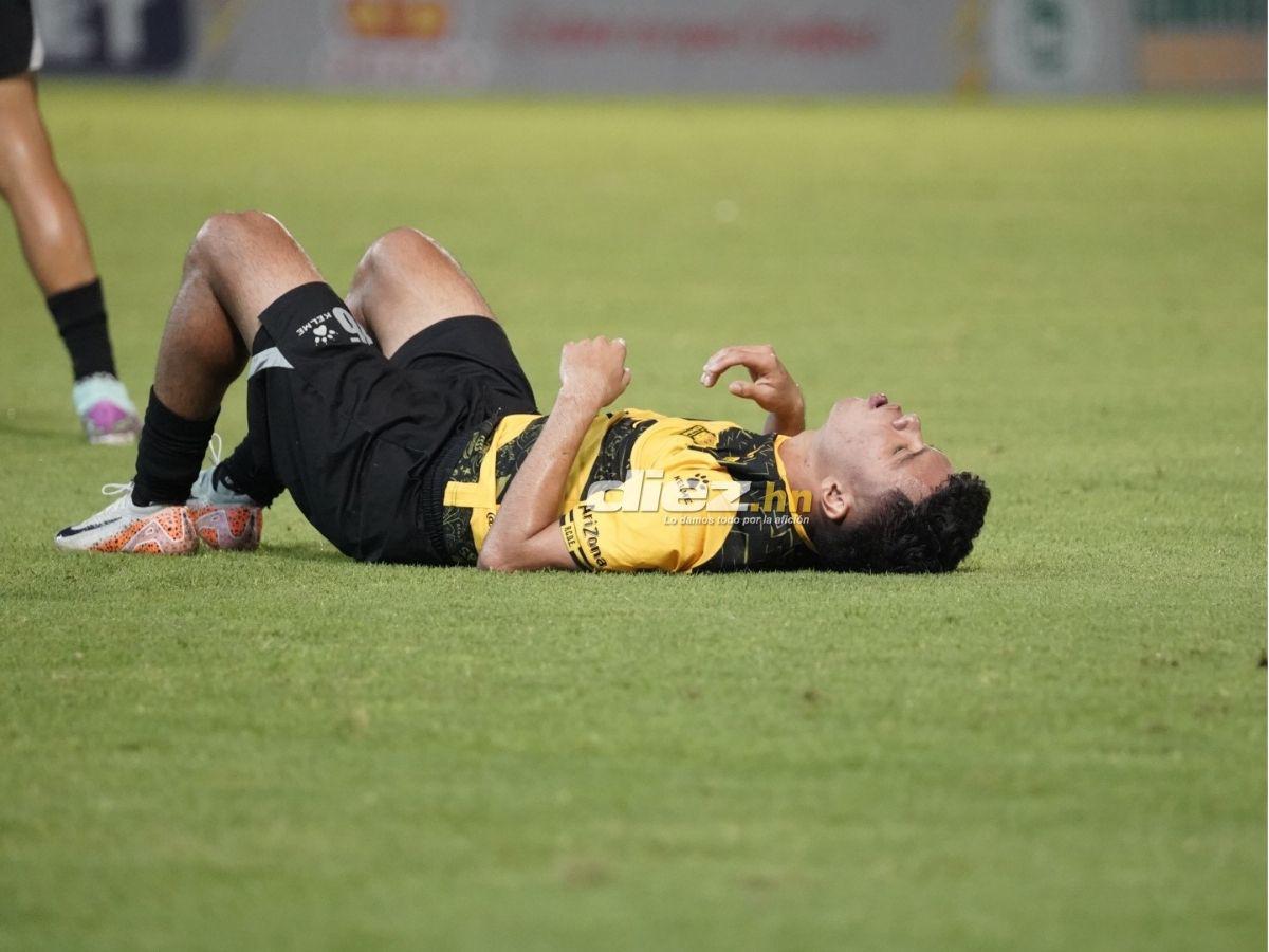 Barra de Real España sacó espectacular manta, chica bella robó suspiros y agarrón de Héctor Vargas con “La Máquina”