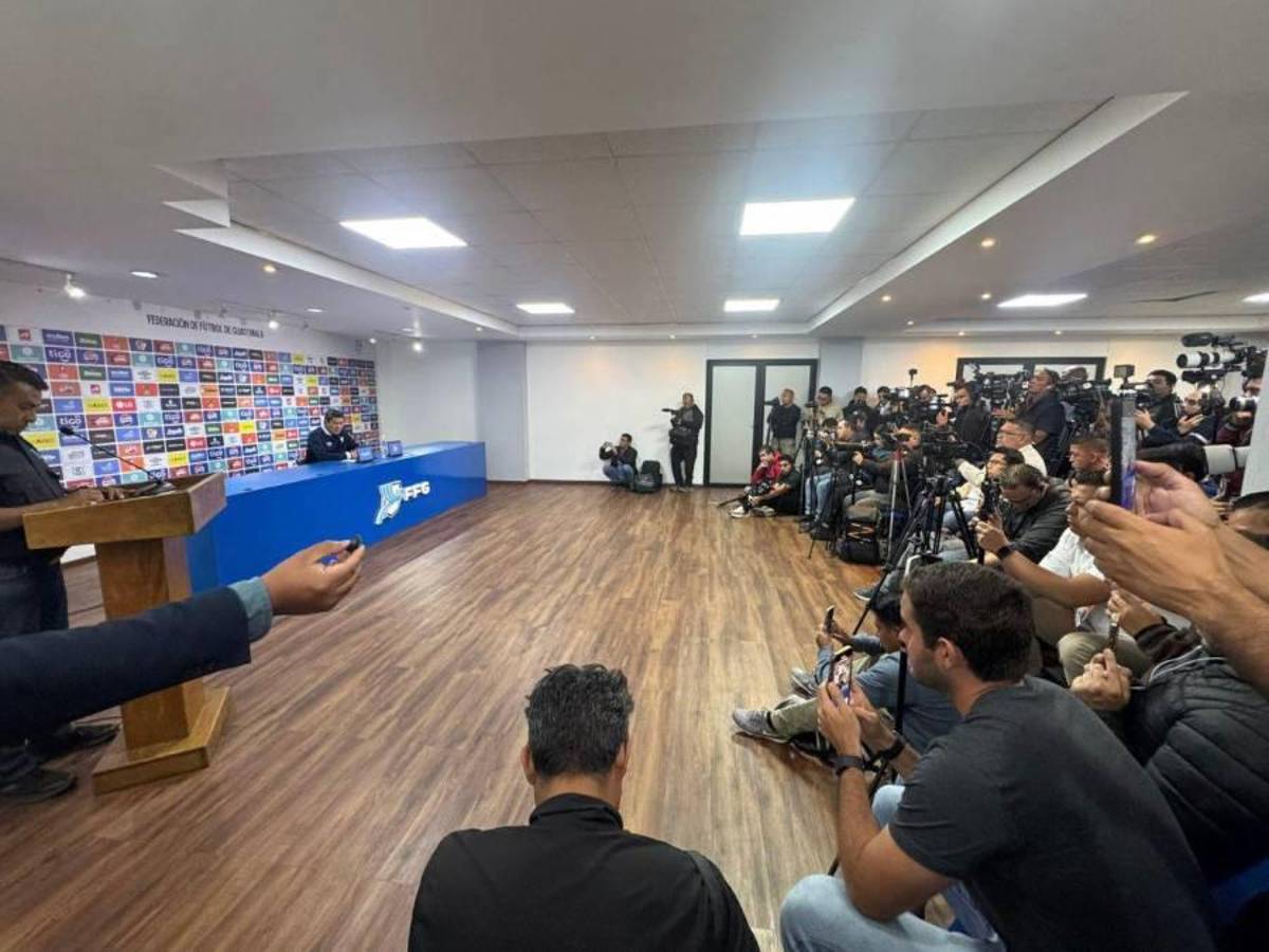 ¡Arde la Eliminatoria! Pancarta picante, jugador de Panamá es bajado por la Interpol; Palma y Arriaga son sorprendidos