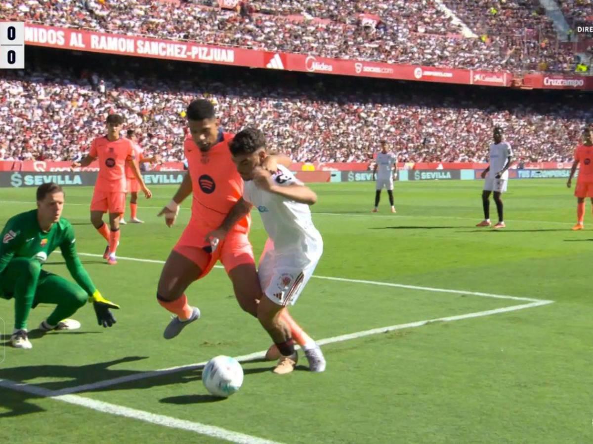 La gran polémica en el Sevilla-Barcelona, Lewandowski fue el villano y la amargura de Hansi Flick