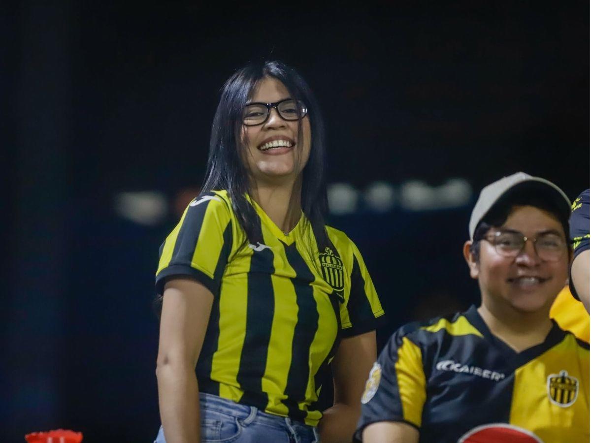 El hincha que casi provoca una tragedia, pancarta pidiendo perdón, preciosa de palco y el karaoke antes de recibir a LAFC