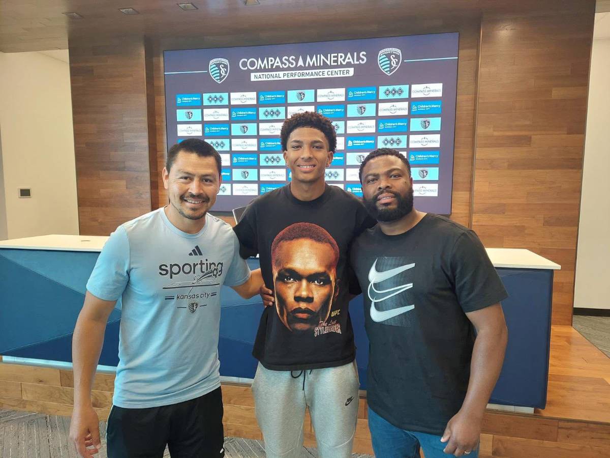 FICHAJES: Olimpia anuncia barrida, hondureño es contratado con Sporting Kansas City y Motagua firma a tres, ¿y Carlos Pineda?