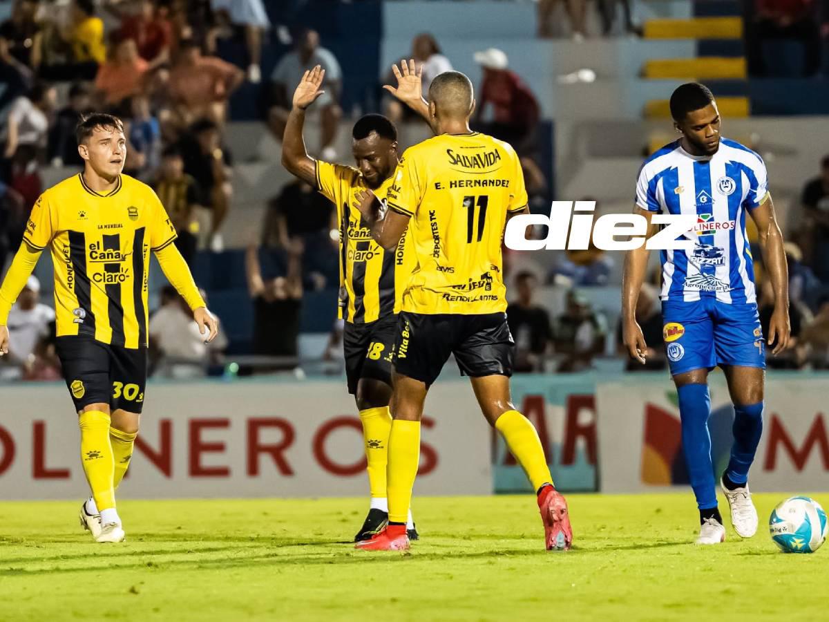 Darixon Vuelto, exjugador de Victoria, celebra su gol que termina de condenar a los jaibos.