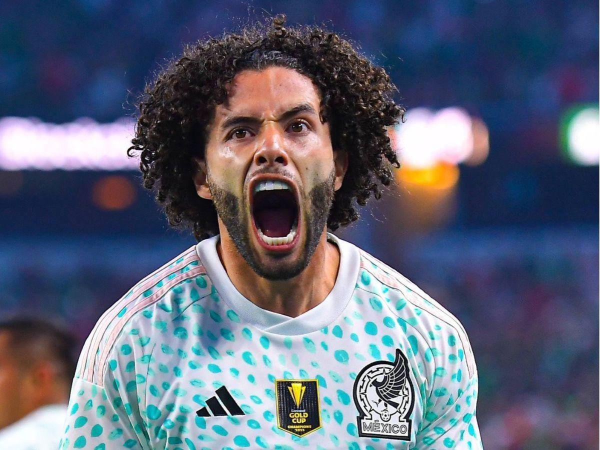 DIEZ polémicas del Honduras-México: coscorrón al Chicharito, beso de Caballero y “ayudín” de Iván Barton