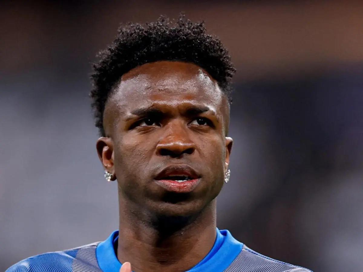 Vinicius se olvida del Real Madrid y ficharía por el rival más odiado tras ser maltratado por la afición