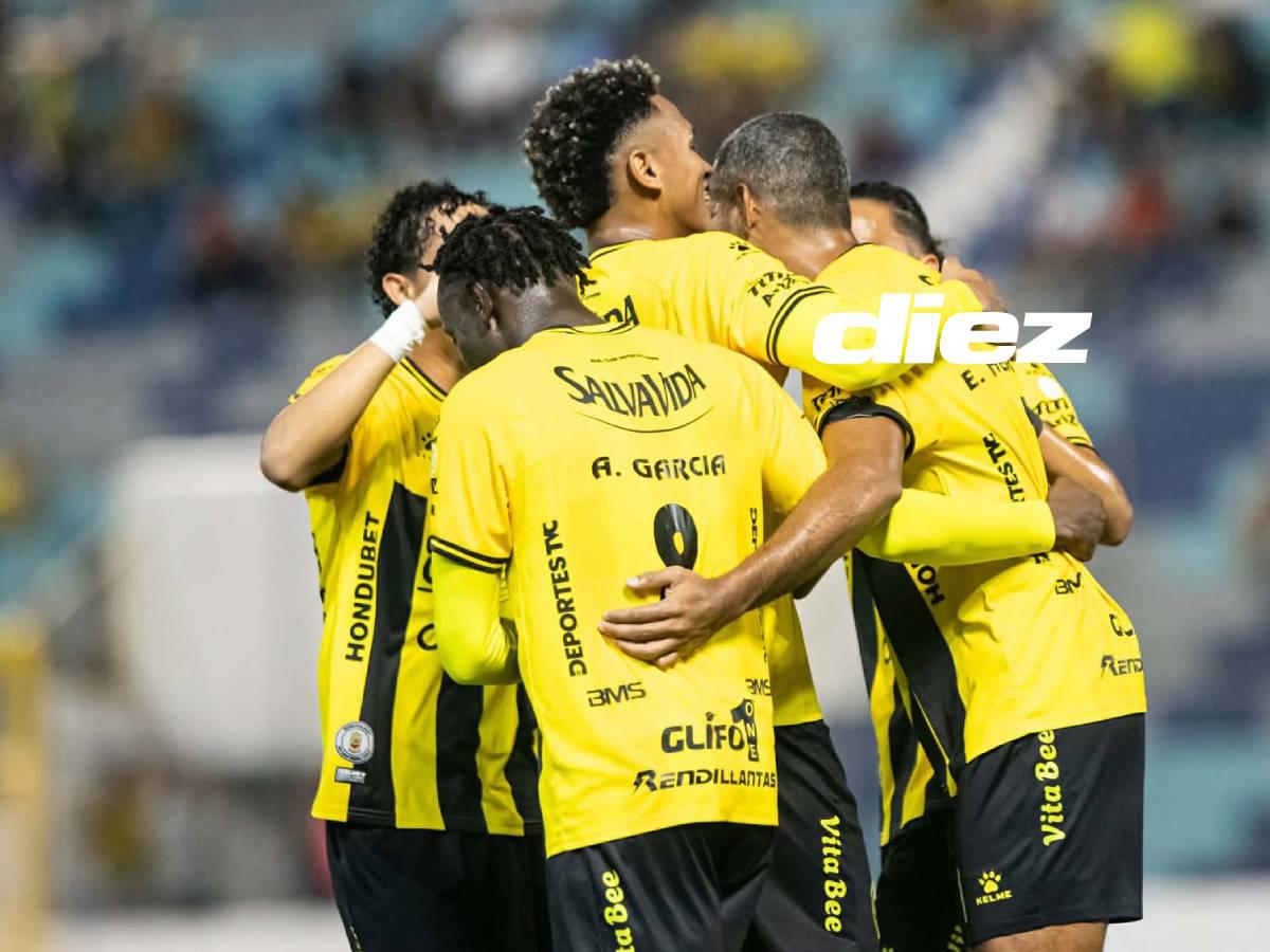 Celebración de Real España con el primer gol de Jack Jean-Baptiste.