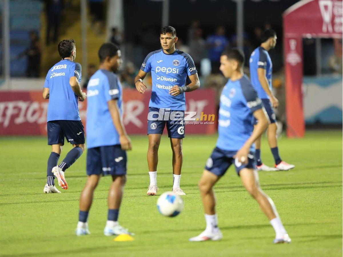 Chica de bolso rosado cautiva, las lindas hinchas del Motagua en el Nacional y novia de Auzmendi se hizo presente