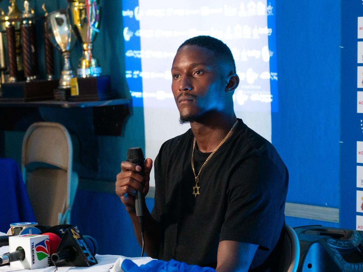 Aldair McKenzie previo a su debut con Victoria: “Estamos listo para dar ese golpe en el primer partido”