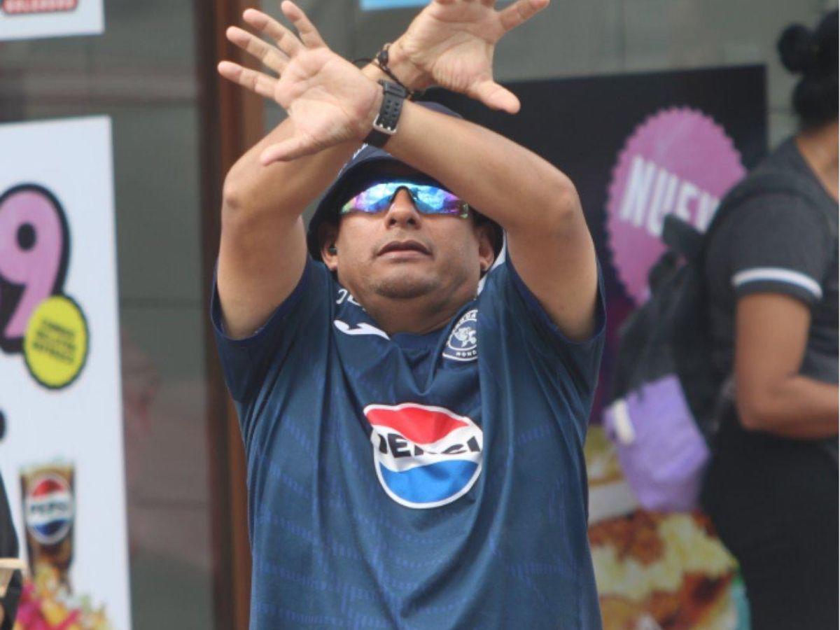 ¿Quién era la chica de verde? Derroche de bellezas en la previa del Olimpia-Motagua, ¡Bengtson fue sorprendido!