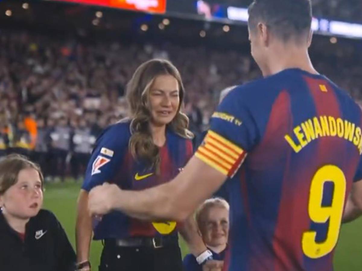 Lewandowski dice adiós al Camp Nou y llora con su mujer: su emotiva despedida