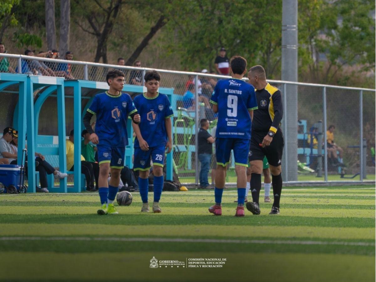 Condepor inaugura moderna cancha sintética en reconocida colonia de Tegucigalpa