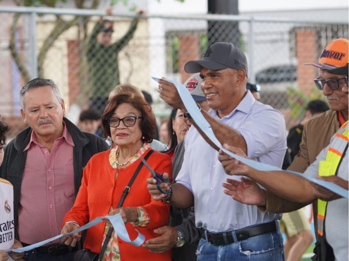 Colonia Los Robles estrena moderna cancha de fútbol sintética entregada por Condepor
