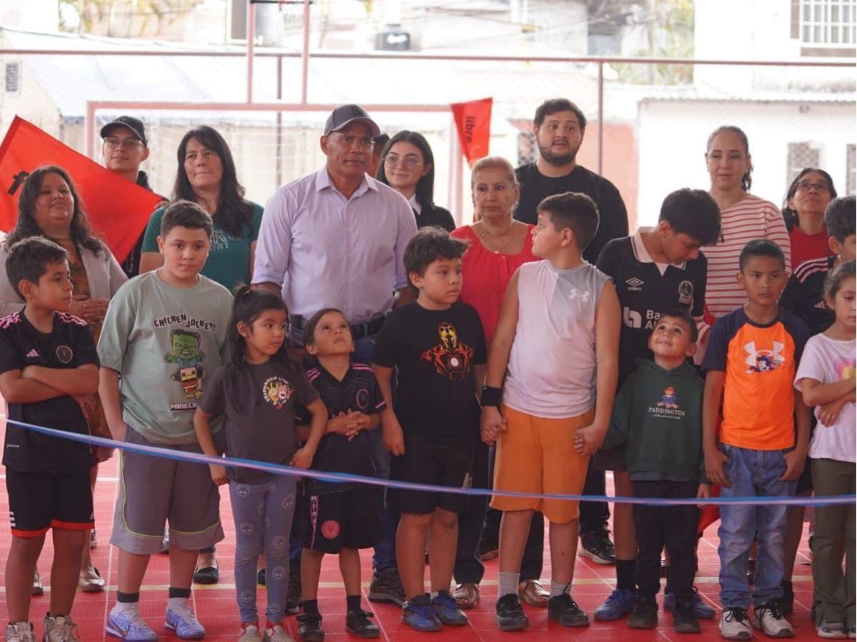 Colonia Los Robles estrena moderna cancha de fútbol sintética entregada por Condepor