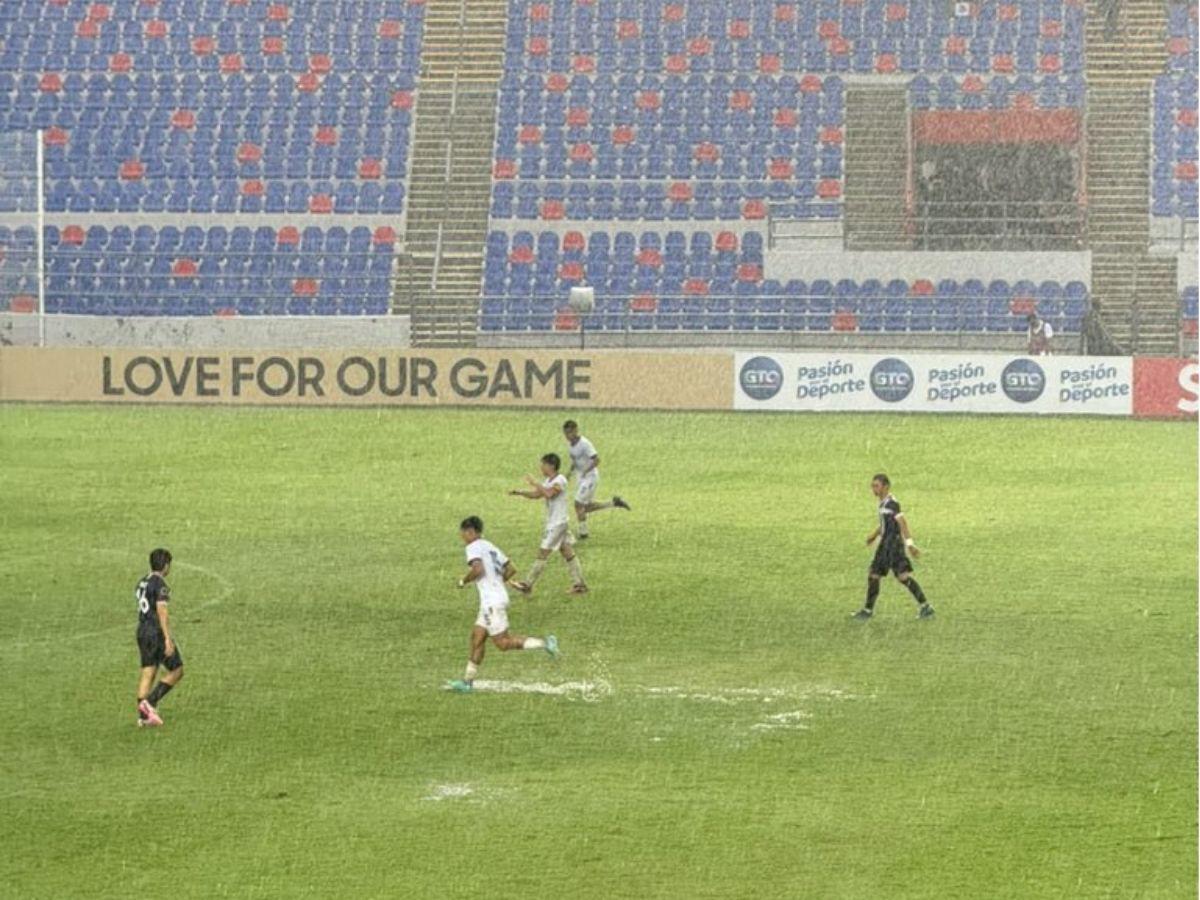 “Es un potrero”: Prensa centroamericana arremete con todo contra el estadio de Irapuato en el Premundial Sub-20