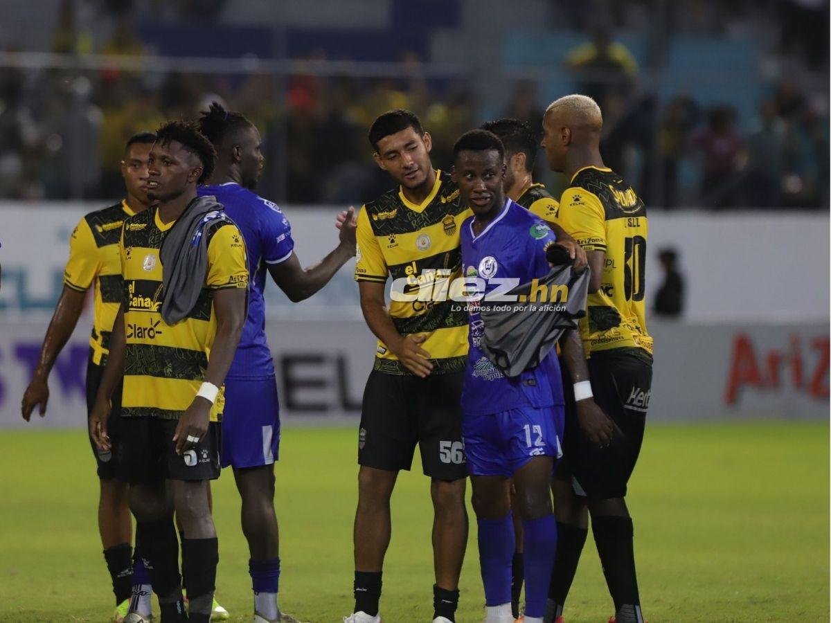 Afición del Real España sorprende con gigantesca manta, Blackburn silenció el Morazán y las bellas chicas