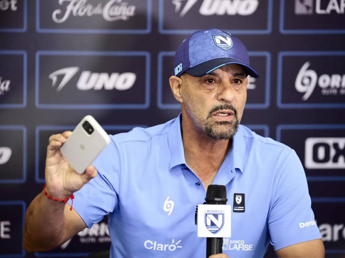 Así es la bella periodista que fue atacada verbalmente por el Fantasma y se defendió