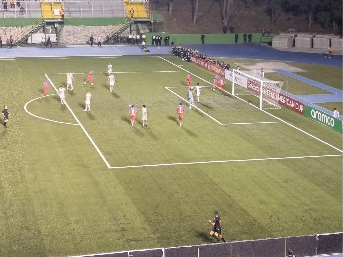 Futbolista del Xelajú hace arder a Concacaf: El polémico gesto tras perder ante Alajuelense por Copa Centroamericana