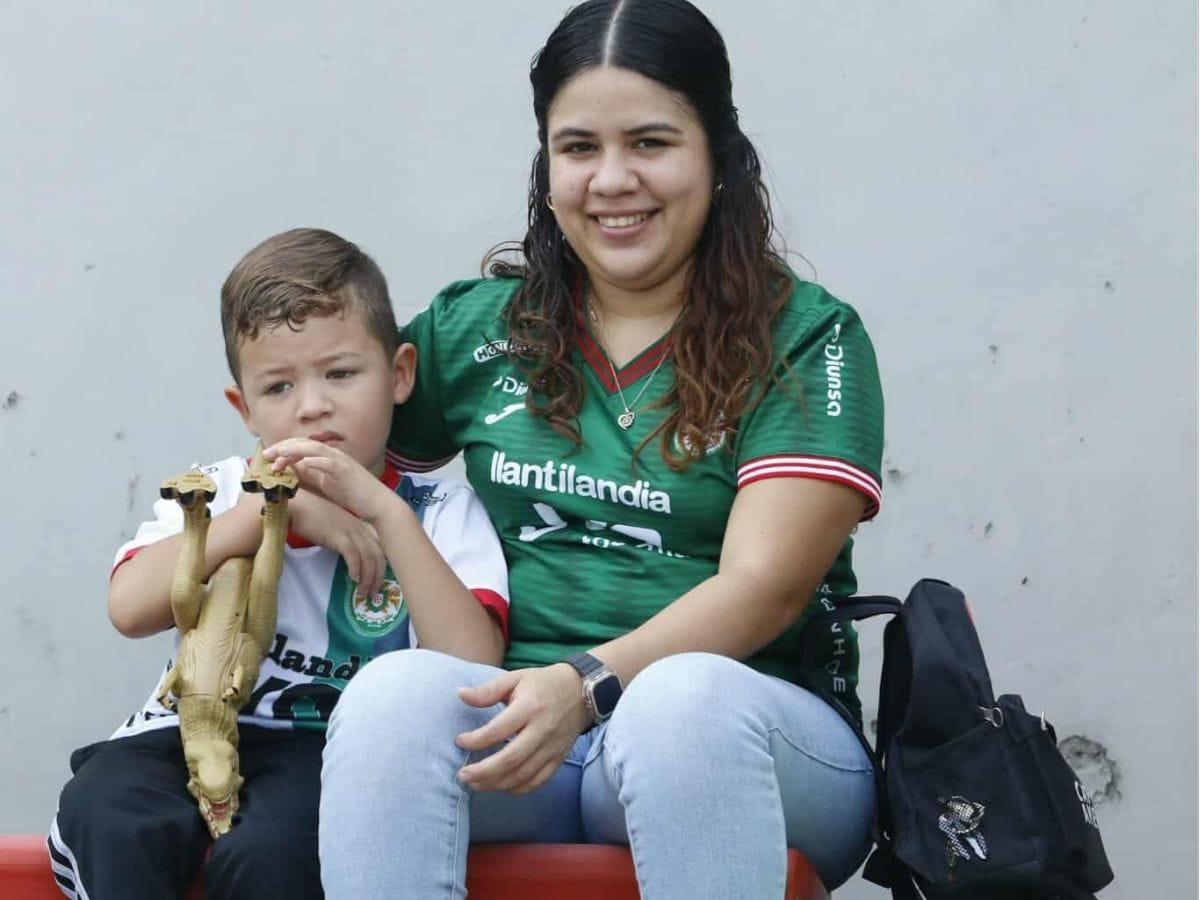 ¿Quién era la guapa de lentes verdes? Marathón pule el Yankel en su centenario y el ambientazo en el clásico de las Emes