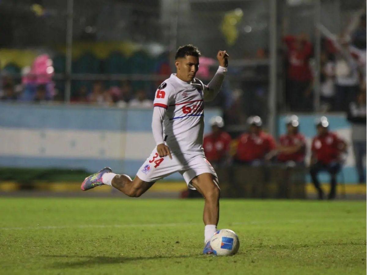 ¡Qué grande! Kevin López reaparece tras salir de Olimpia con un conmovedor gesto en el Hospital Escuela