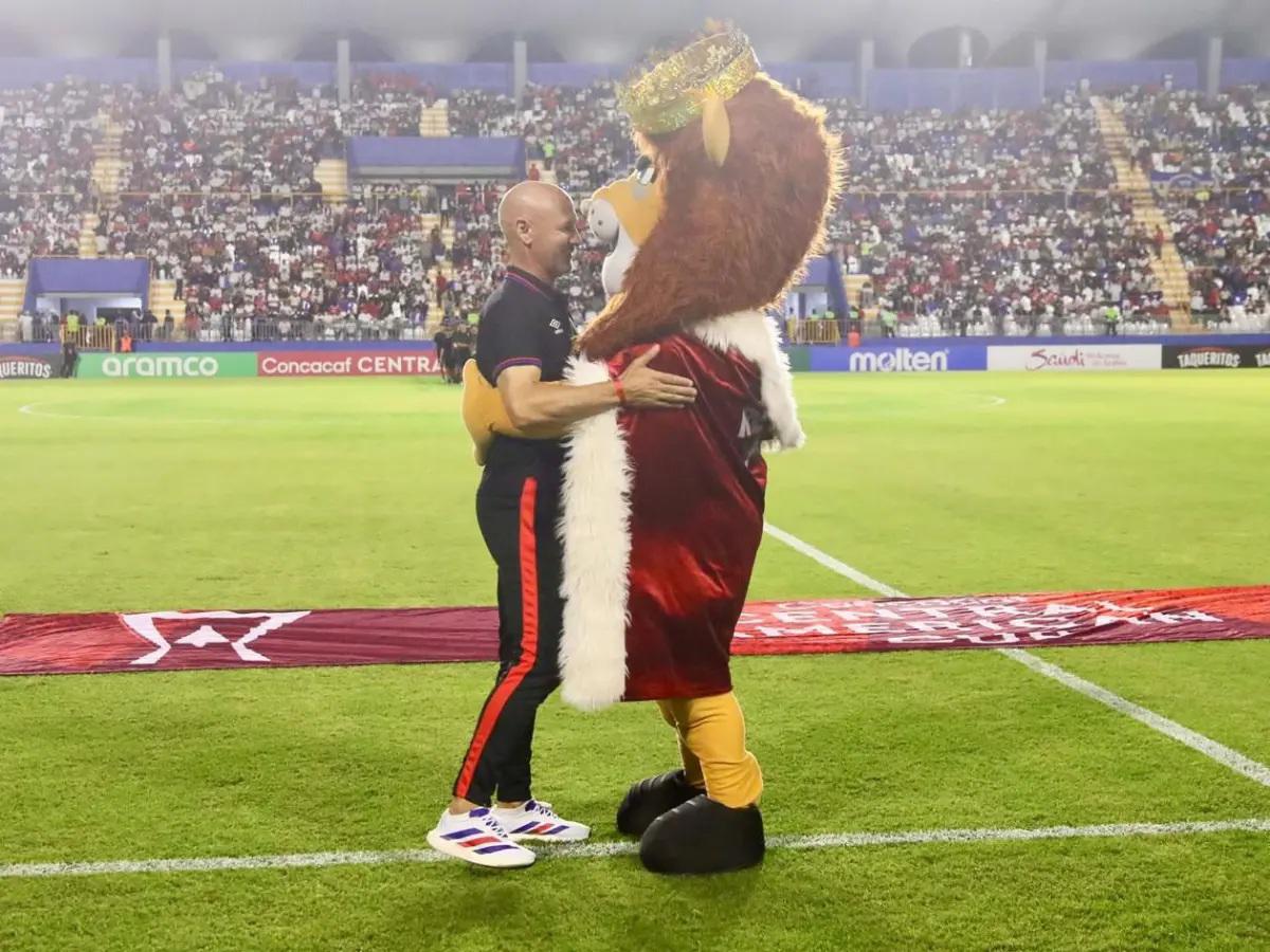 Gesto de Edwin con Chirinos, la pelea del Firpo con ellos y el abrazo de Espinel