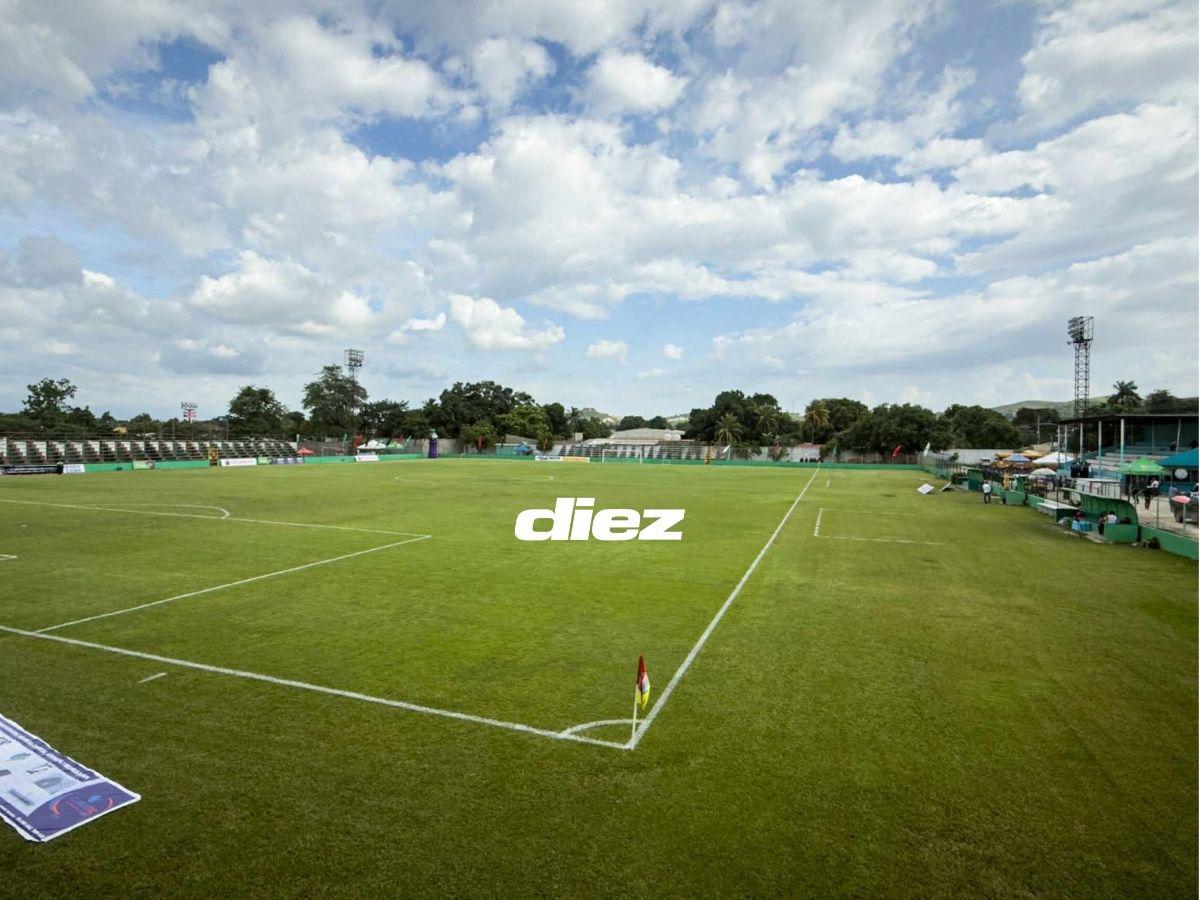 Aficionados de Olimpia sorprenden con motos curiosas, las bellas cipotas de Choloma y blindaje total al Rubén Deras