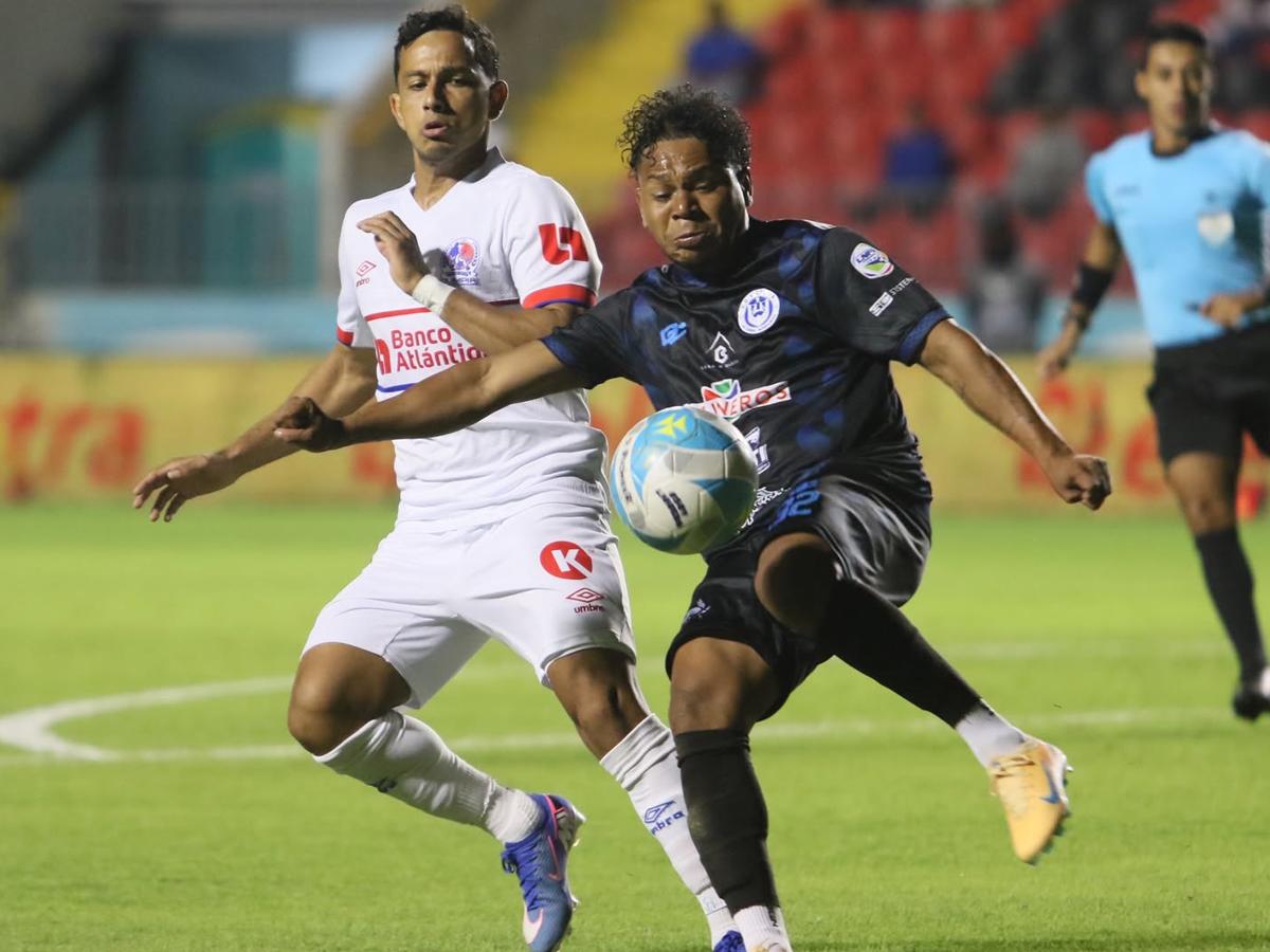 ¡Un doblete de Michaell Chirinos salva al Olimpia y le da un triunfo vital contra un aguerrido Victoria!