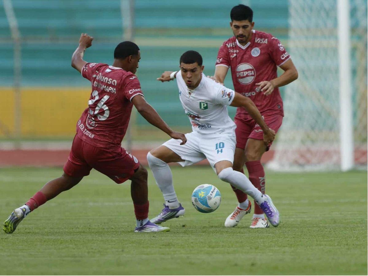 Tiktoker roba suspiros, rabieta de Raúl Cáceres y DT del Motagua se robó el show en sol centro en el Estadio Olímpico