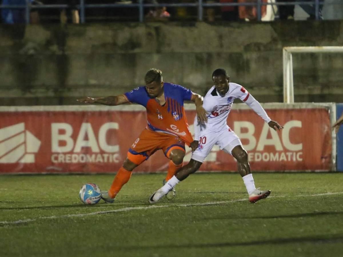 La polémica jugada de Olimpia que reclama Patón, diluvios en los estadios y las bellas modelos que se mojaron en Choluteca