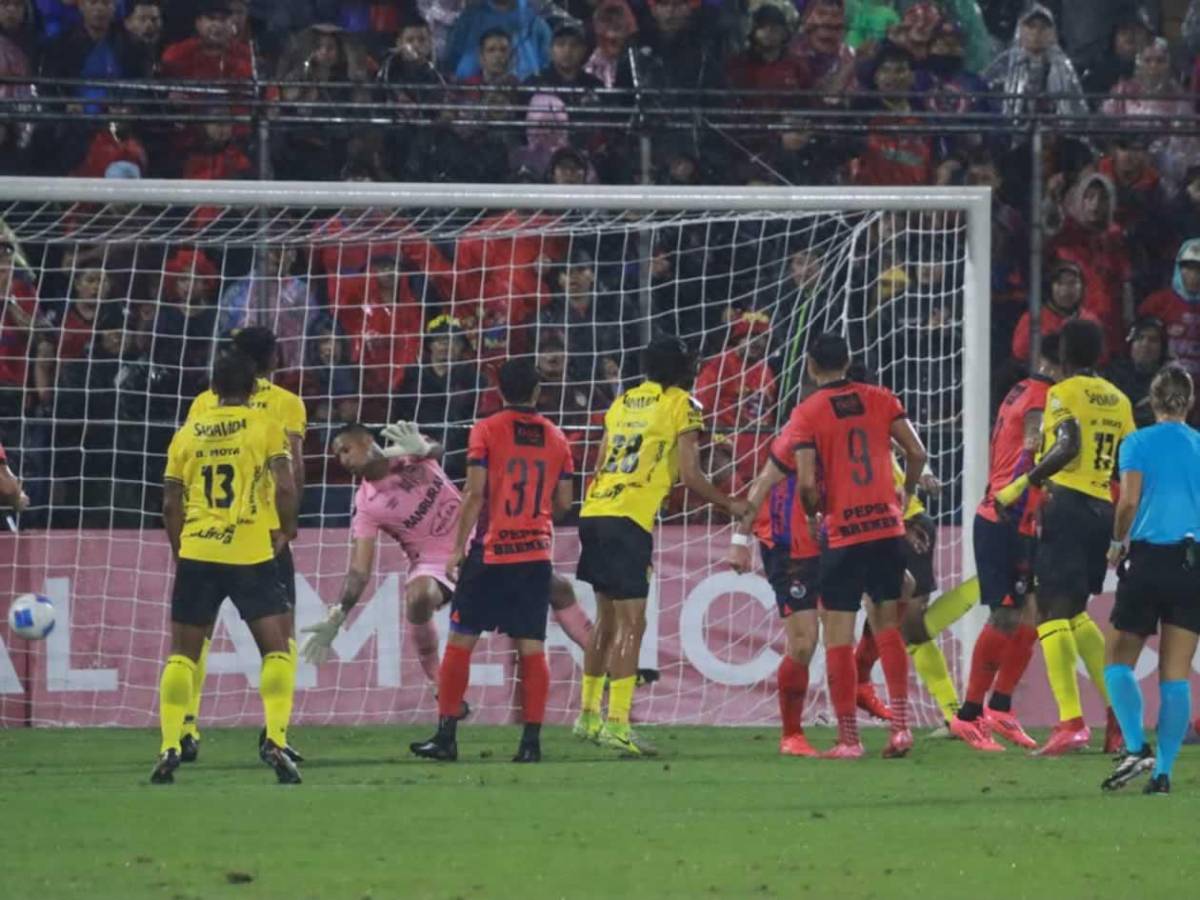 El polémico gesto por el que piden castigo a Jeaustin Campos, bronca de Real España en Guatemala y la decepción