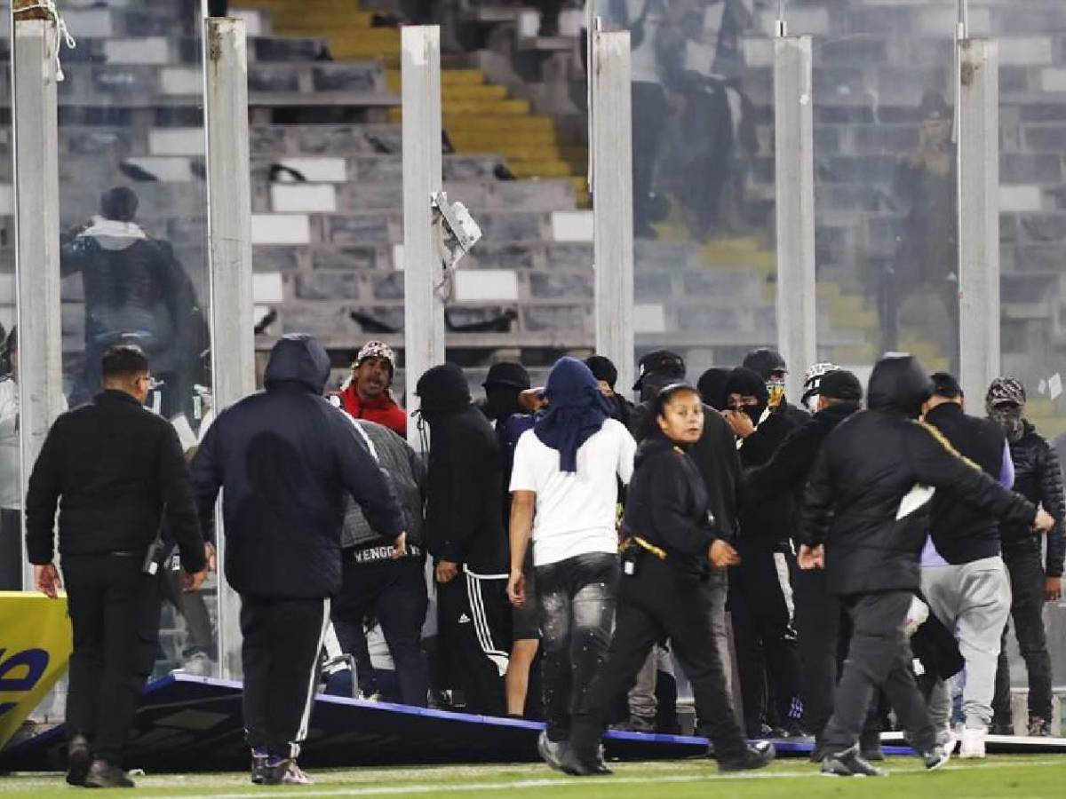 La decisión de Conmebol con Colo Colo, el mensaje de FIFA y la reacción de Vidal ¿Cuántos muertos hay tras la tragedia?