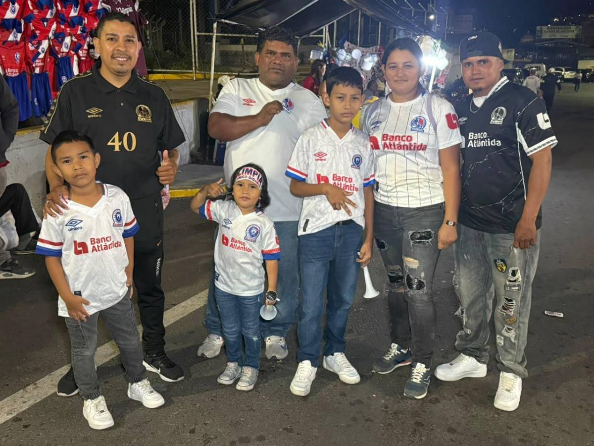 Regalo de la Ultra Fiel a los aficionados y largas filas: así se vive el Olimpia-Cartaginés