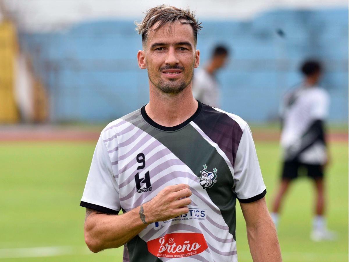 Fichajes: Bajas confirmadas en Real España y Olimpia, Motagua perdería volante y Kervin Arriaga tiene nuevo club