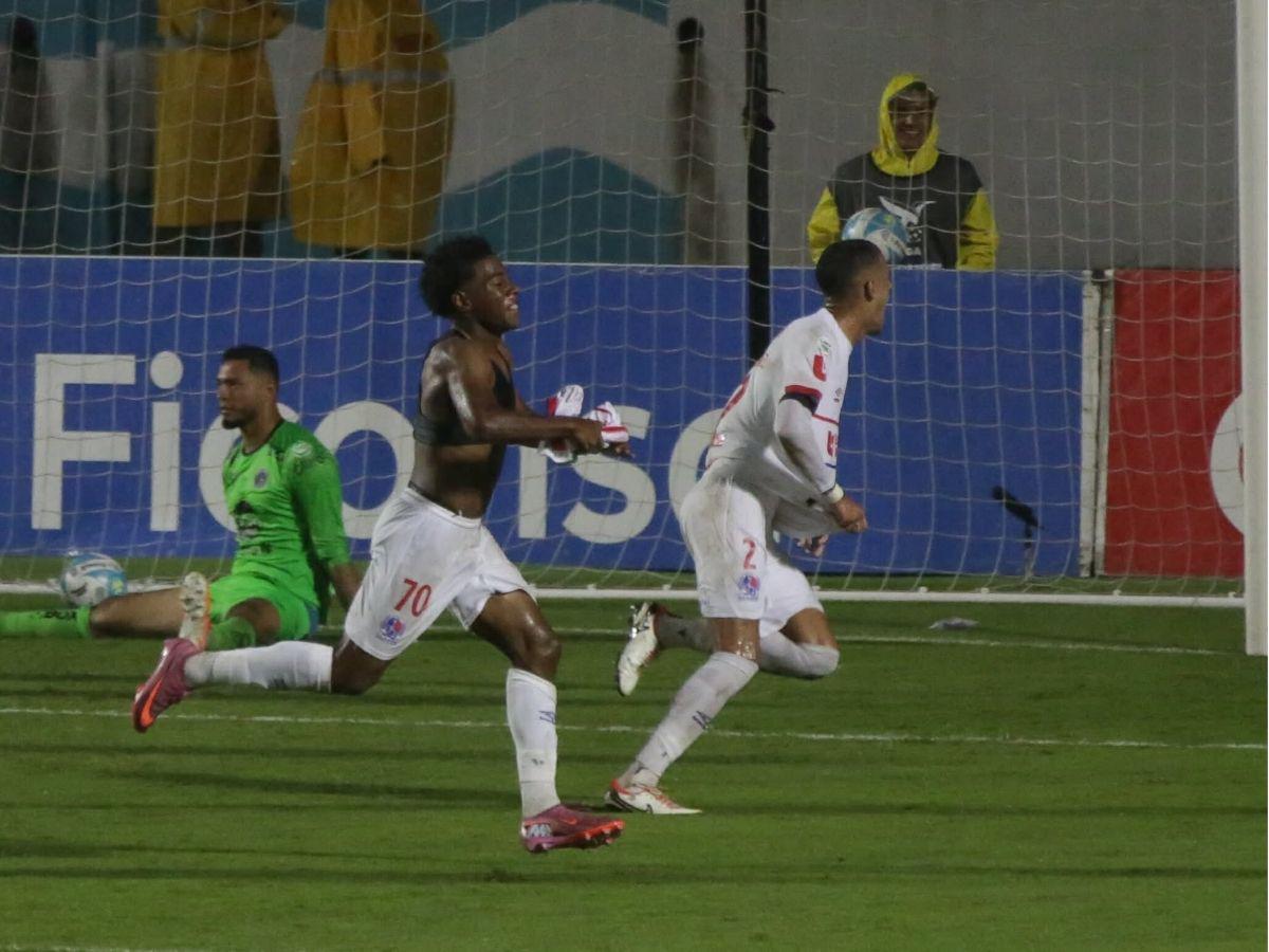 Dereck Moncada desató la locura, los polémicos penales que no pitaron, diluvio en el Nacional y la zarquita preciosa