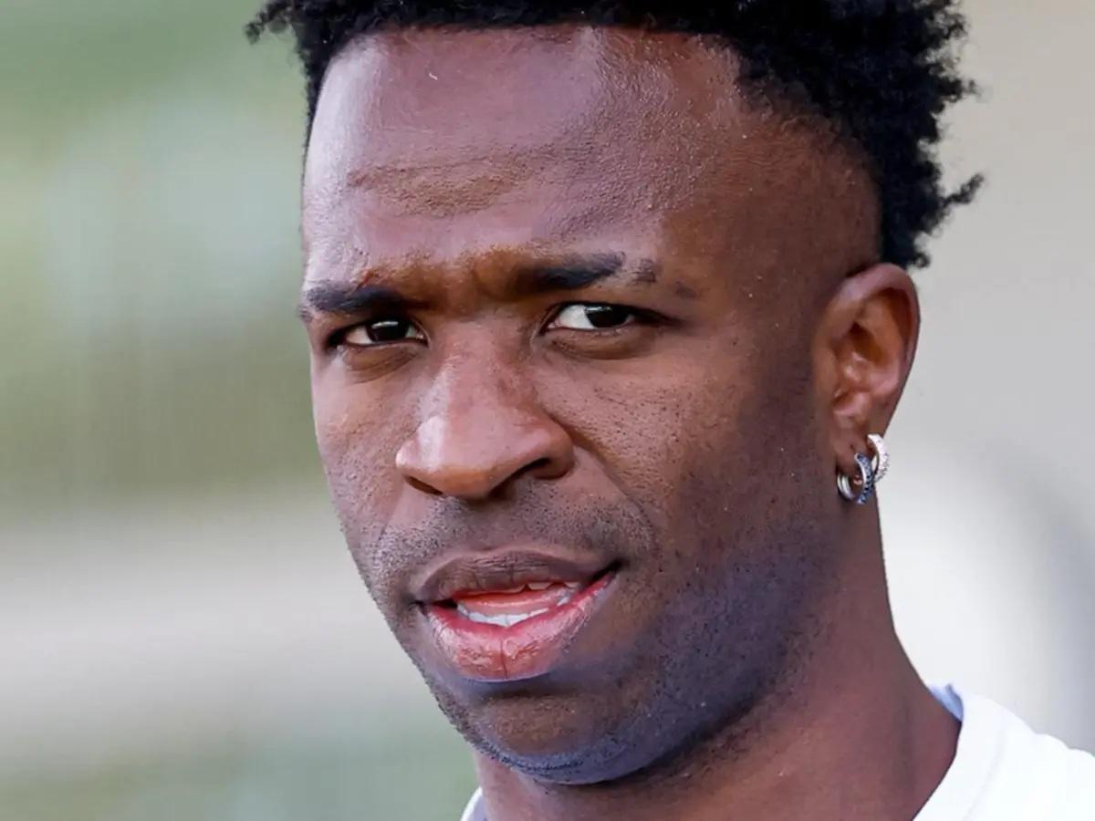 Vinicius se olvida del Real Madrid y ficharía por el rival más odiado tras ser maltratado por la afición