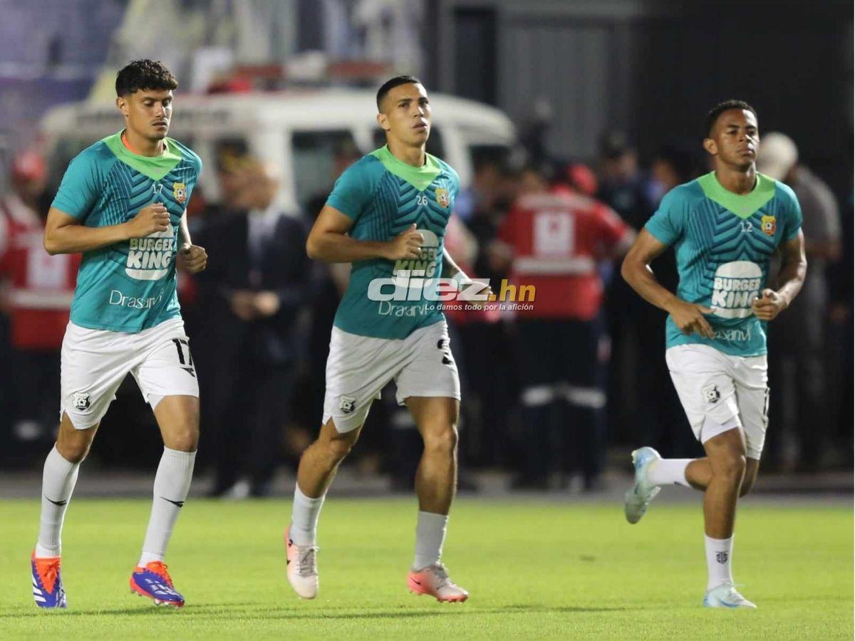 Chica de bolso rosado cautiva, las lindas hinchas del Motagua en el Nacional y novia de Auzmendi se hizo presente