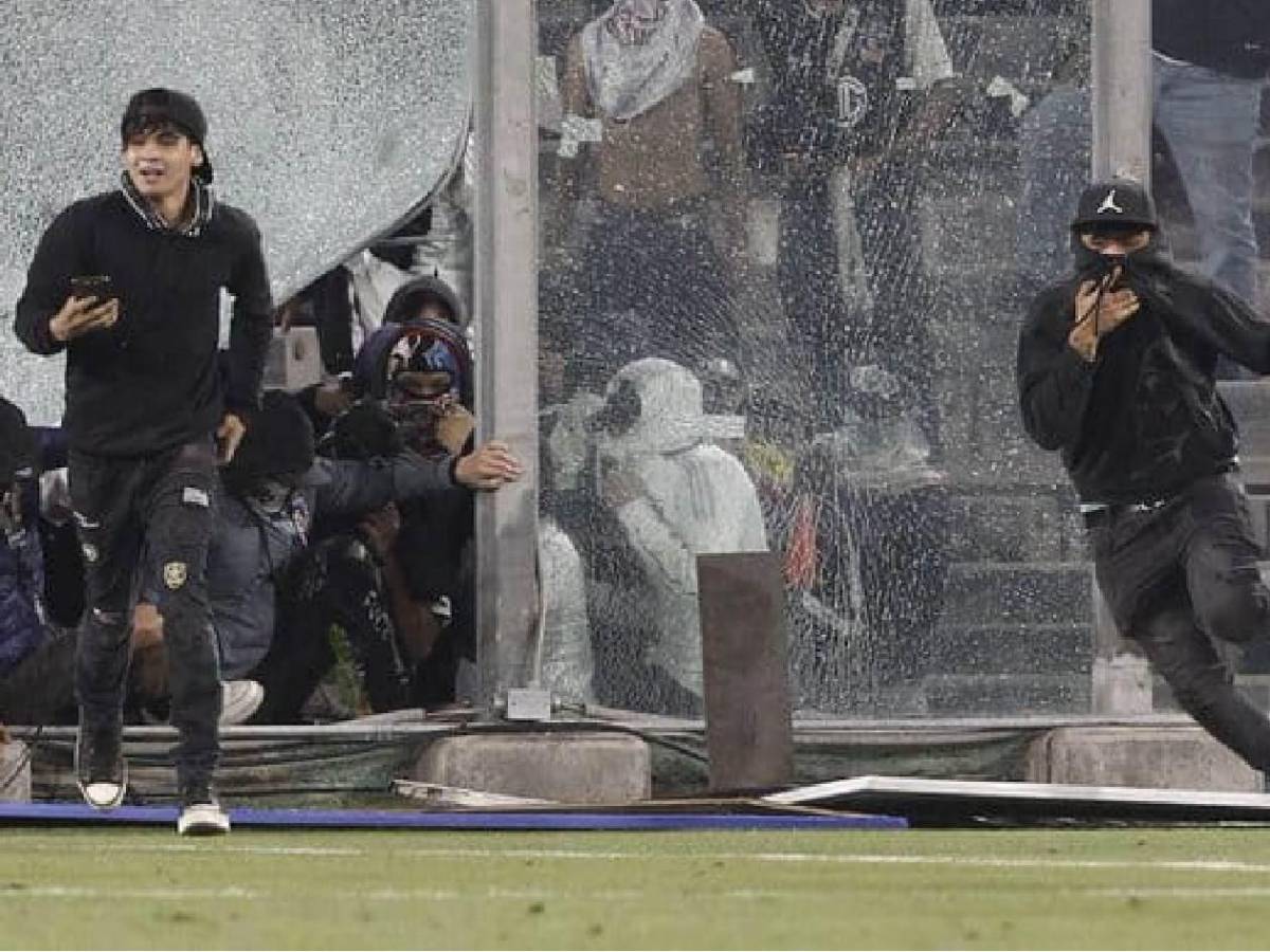 La decisión de Conmebol con Colo Colo, el mensaje de FIFA y la reacción de Vidal ¿Cuántos muertos hay tras la tragedia?