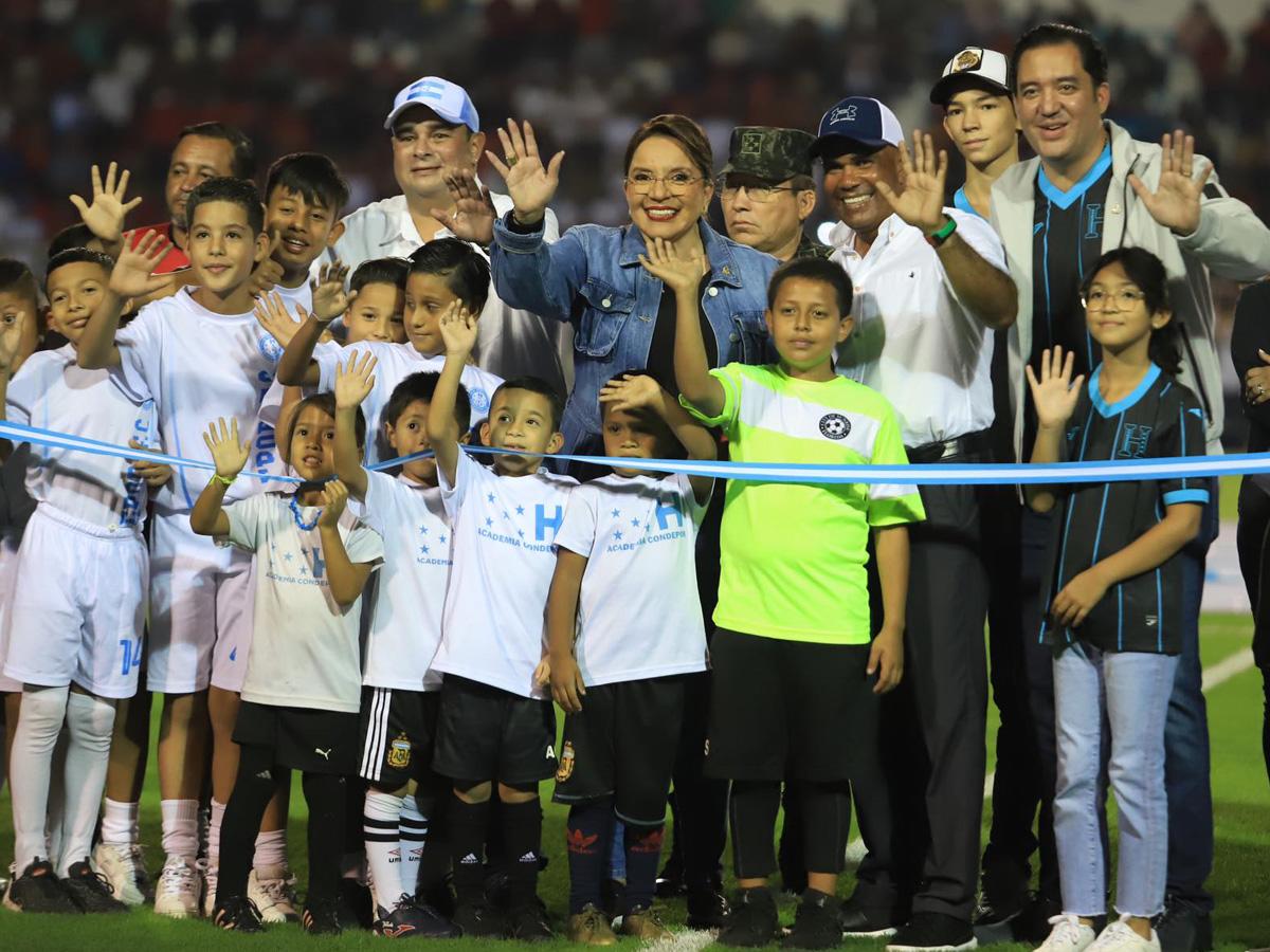 La final del fútbol hondureño entre Olimpia y Olancho FC será mañana por eso este día la presidenta Xiomara Castro hizo hoy la inauguración. FOTO: Marvin Salgado.