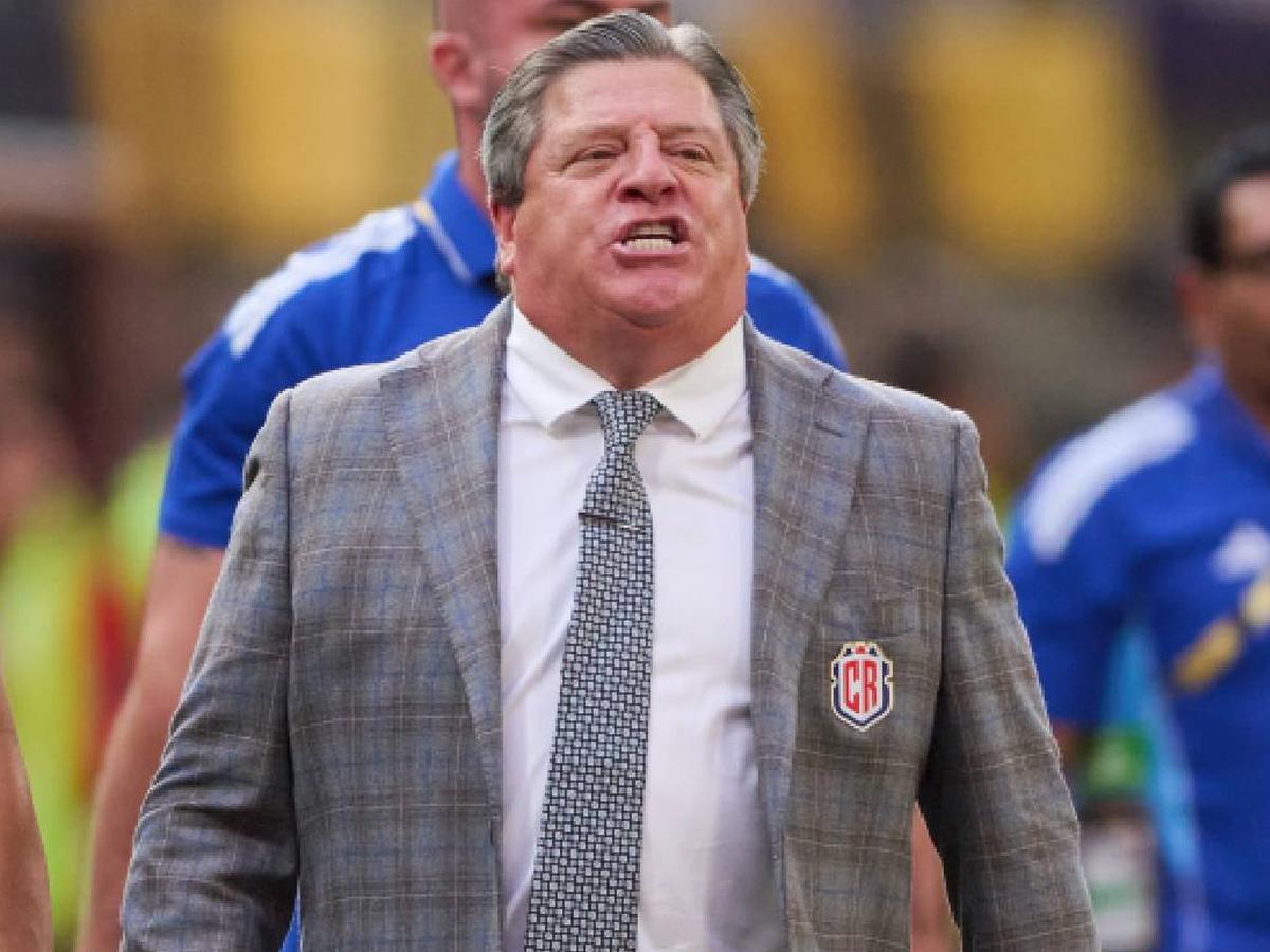 Piojo Herrera deja callada la sala de prensa después de agarrón con periodista y le bostica: Vete a ver a Usain Bolt