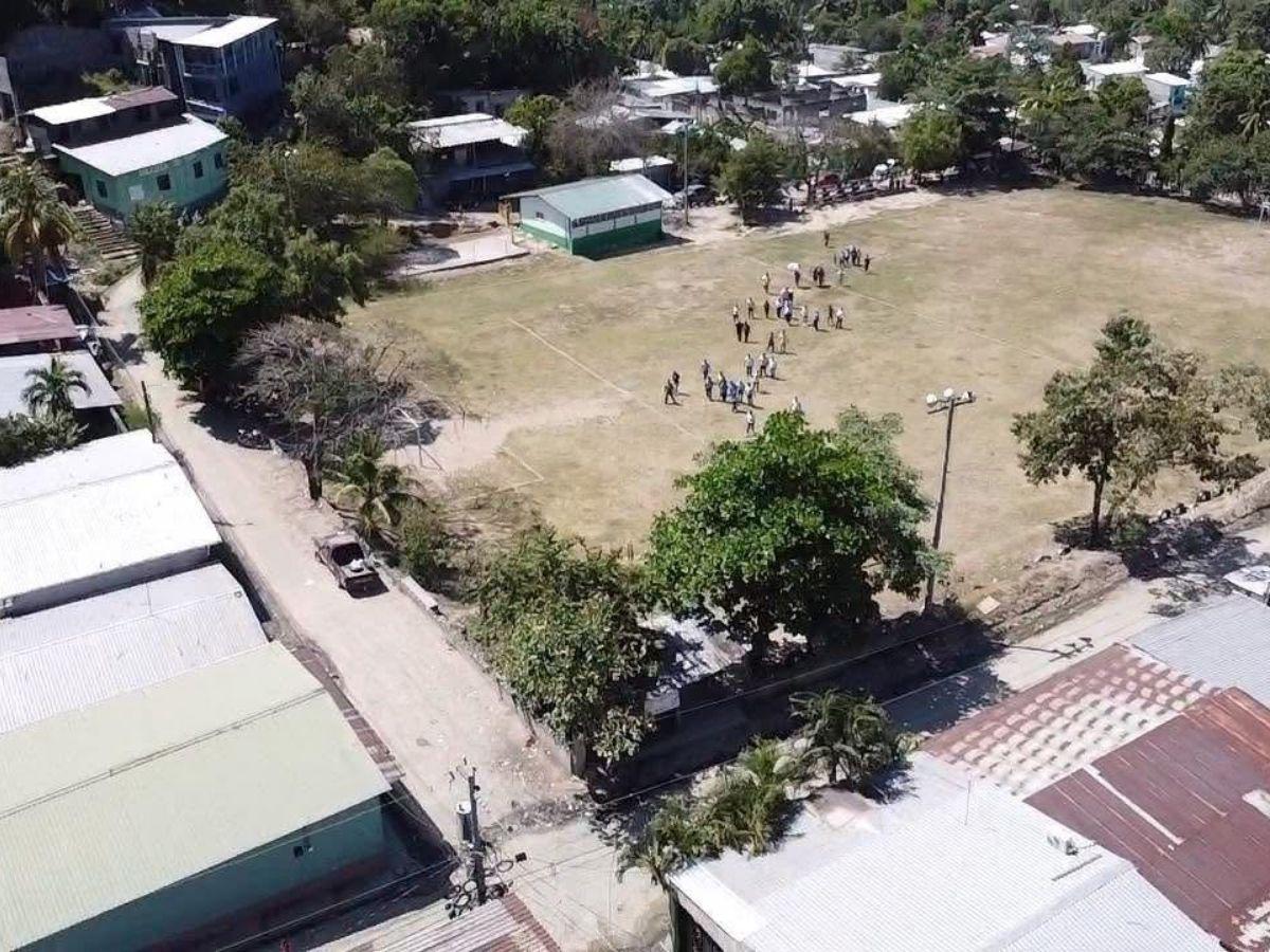 Condepor inspeccionó tres canchas de fútbol en la zona norte de Honduras con el objetivo de modernizarlas
