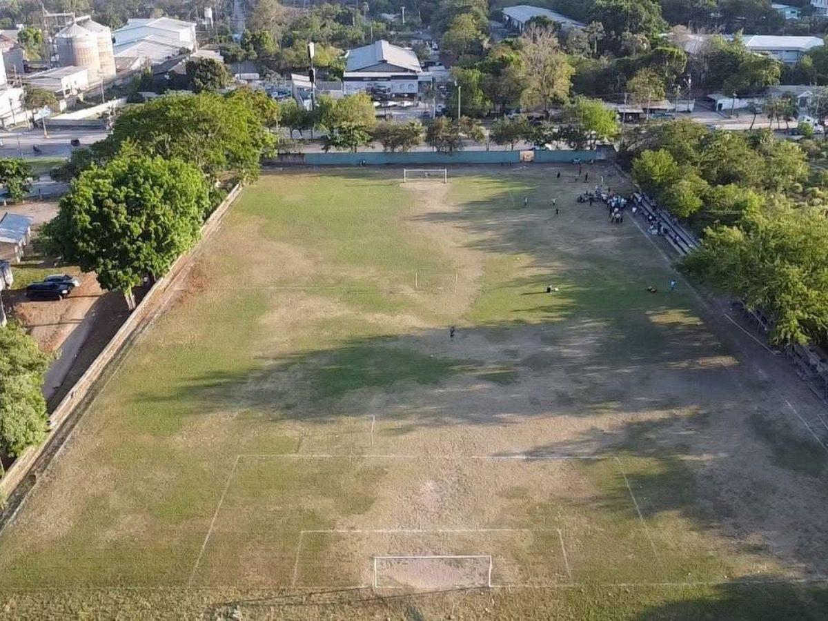Condepor inspeccionó tres canchas de fútbol en la zona norte de Honduras con el objetivo de modernizarlas