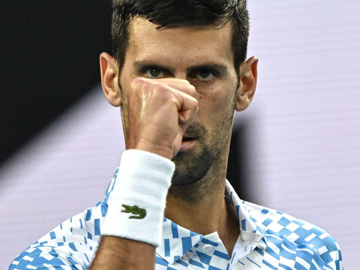¡Djokovic imparable! El Serbio da una lección ante De Miñaur para avanzar a cuartos del Abierto de Australia