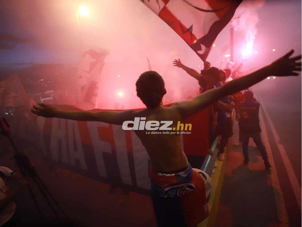 Descomunal show de la Ultra Fiel: así es el infierno que le preparó la afición de Olimpia al Antigua por Copa Centroamericana