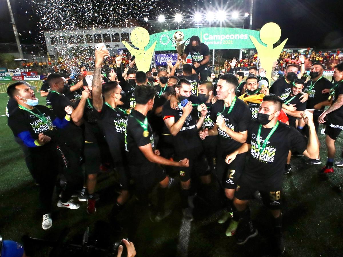 La exclusiva lista a nivel mundial de los 18 clubes que se coronaron campeones en su Centenario: ¿Se meterá Marathón?