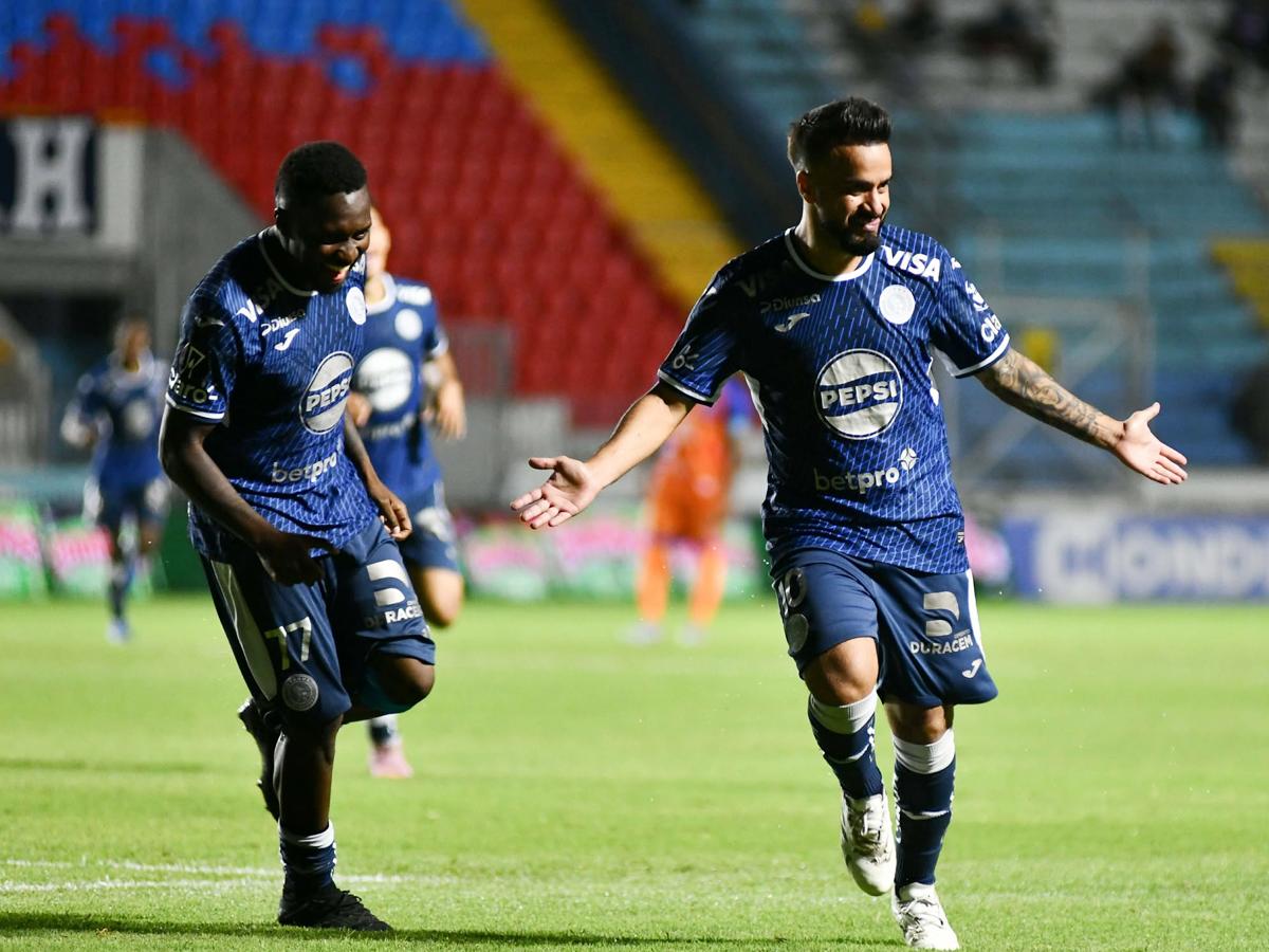 Droopy Gómez anotó su segundo gol del torneo con la camiseta del ciclón azul. FOTO: Emilio Flores