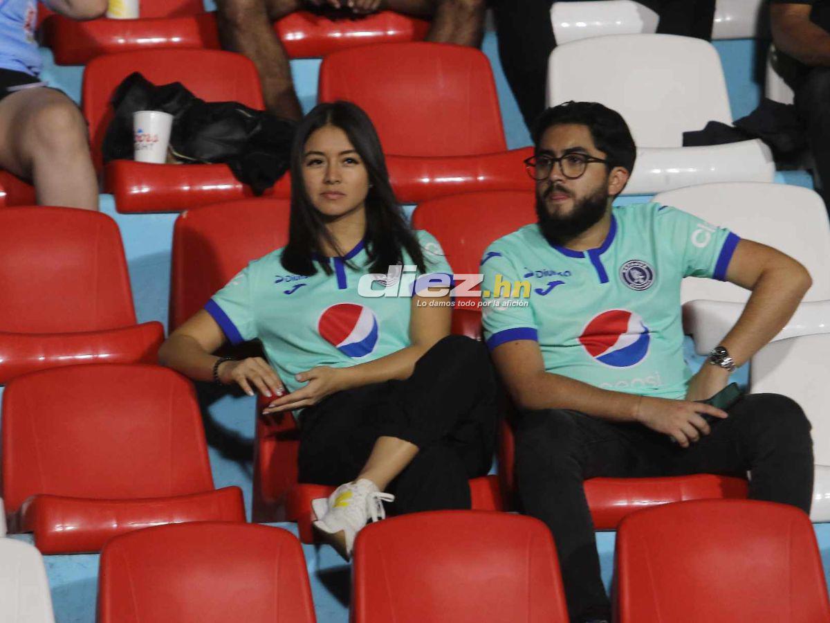 Explosión con Diego Vázquez, las guapísimas hinchas del Motagua y, ¿qué pasó con la mascota del “Ciclón”?